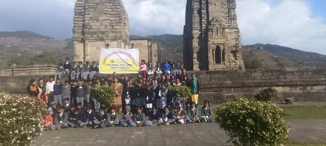 PM-Shri-Govt.-Girls-Middle-School-Jindrah-Students-Embark-on-a-Historical-Field-Visit-to-Krimichi-Udhampur-2-Medium