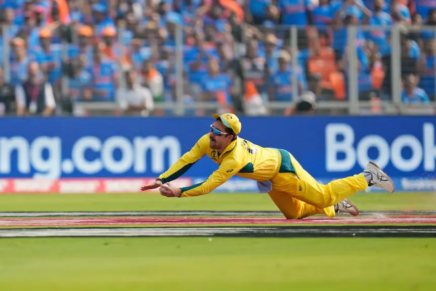 Travis-Head-grabbed-a-spectacular-catch-to-dismiss-the-Indian-captain