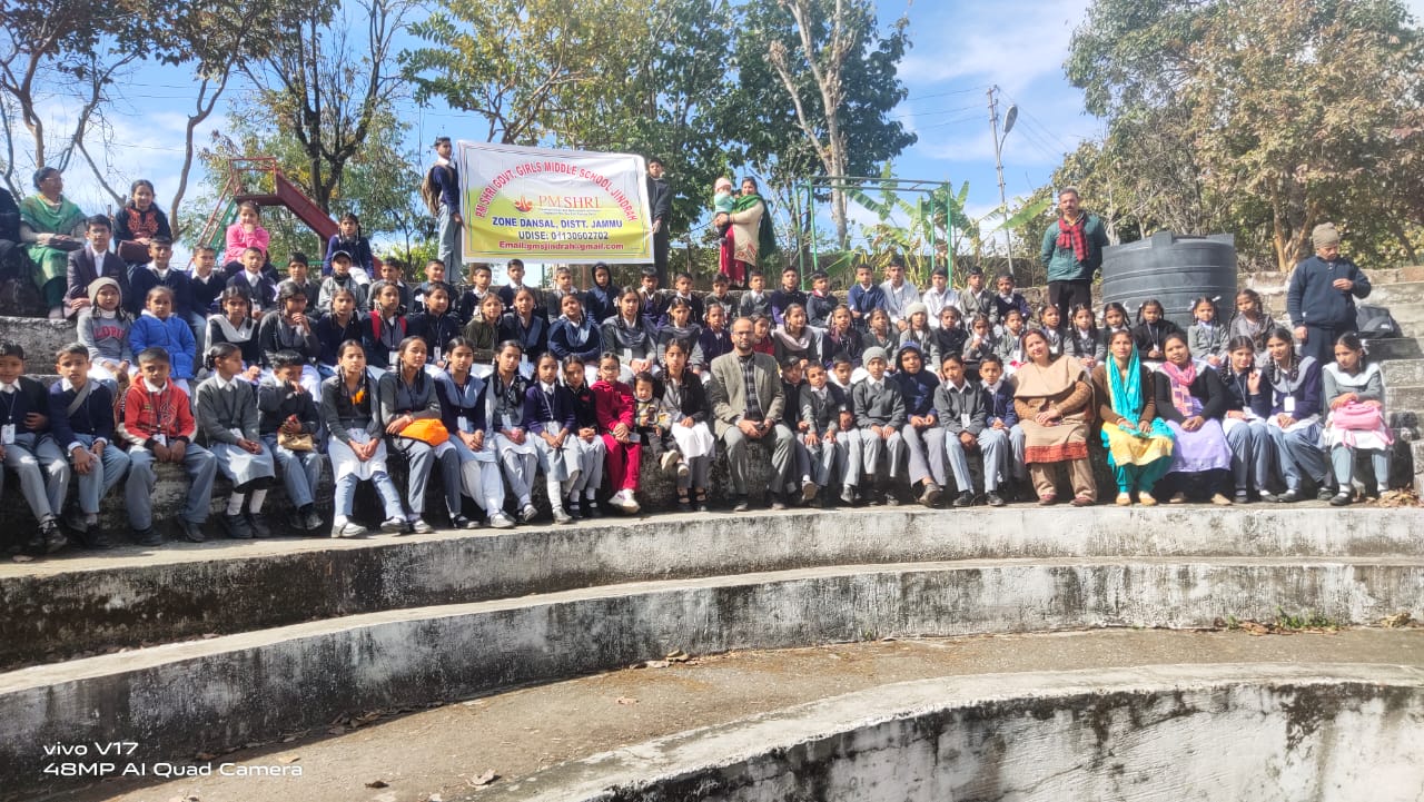 PM Shri Govt. Girls Middle School Jindrah Students Embark on a Historical Field Visit to Krimichi, Udhampur